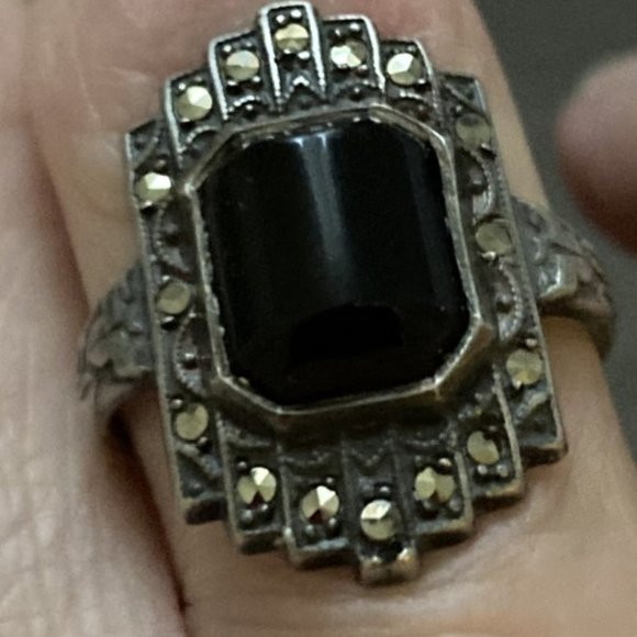 Art deco masterpiece: Antique signed sterling, marcasite and onyx ring, size 5 - Picture 2 of 5